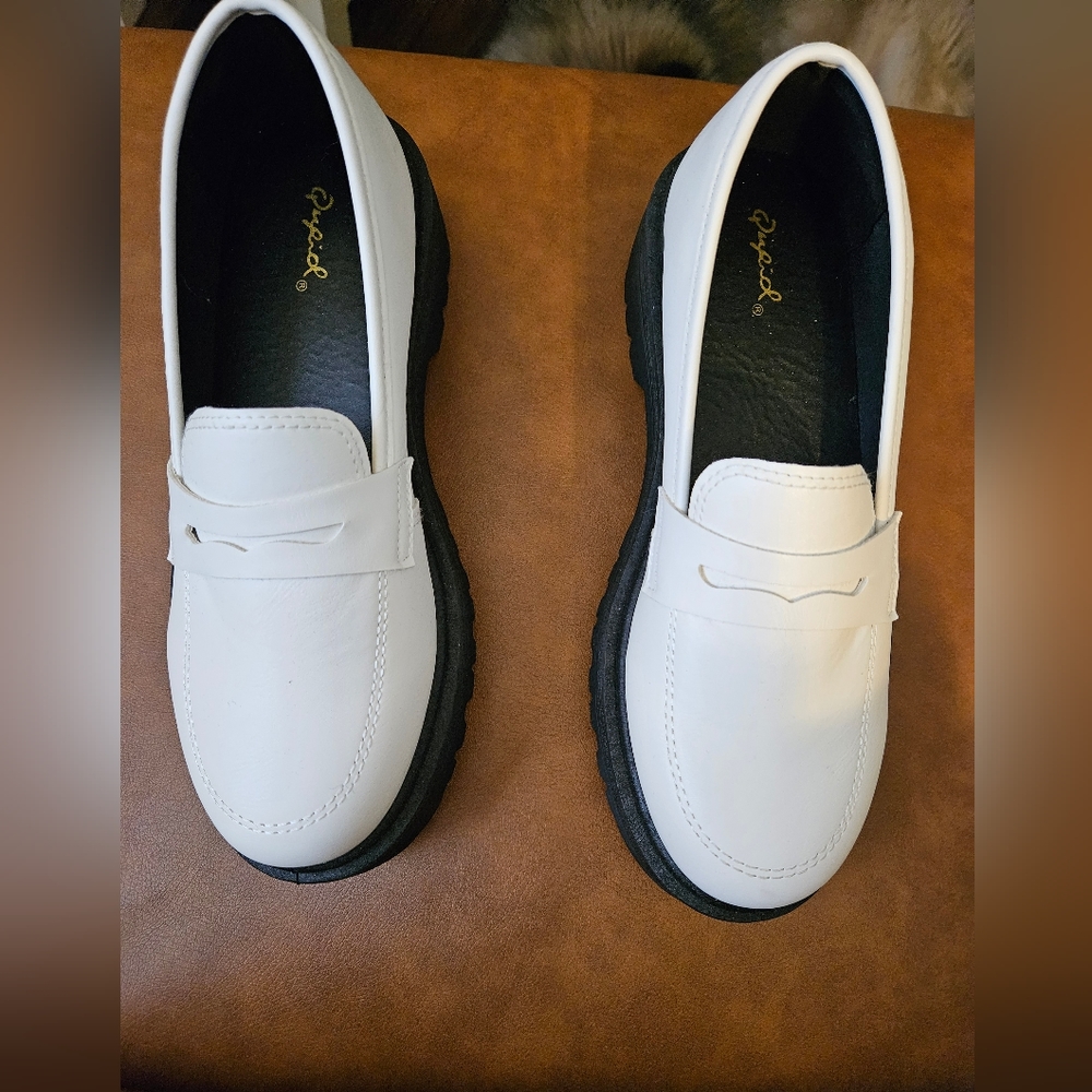 Shoes size 8
